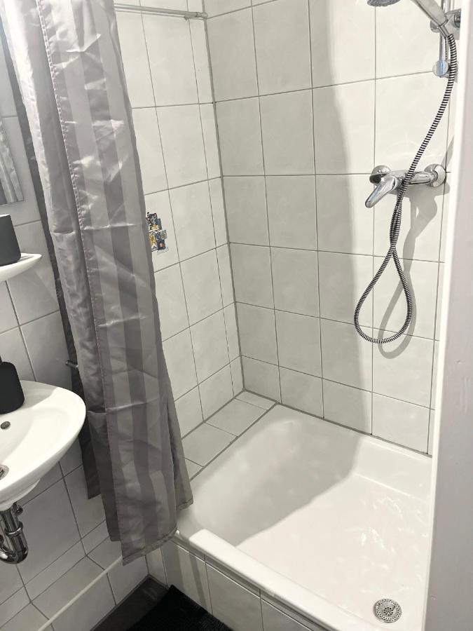 Gemuetliches Zentrales Apartment 2 Min Bis Du Hbf Duisburgo Exterior foto